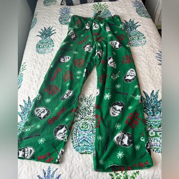 Green Pajamas with Fun Print. A christmas story. - Picture 2 of 4